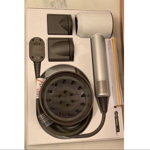 Dyson Supersonic Hair Dryer in White/Silver